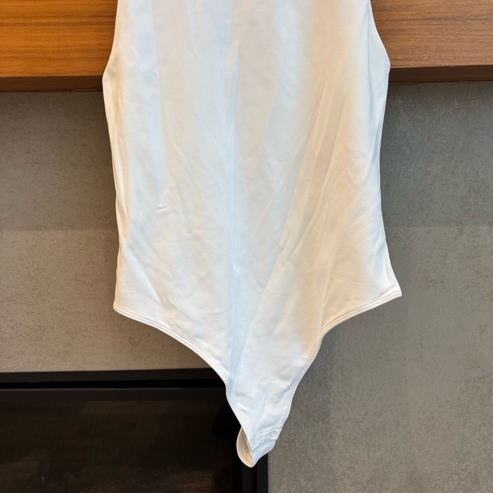 NWOT Babaton White Contour Crew Bodysuit, Size L - Picture 4 of 10